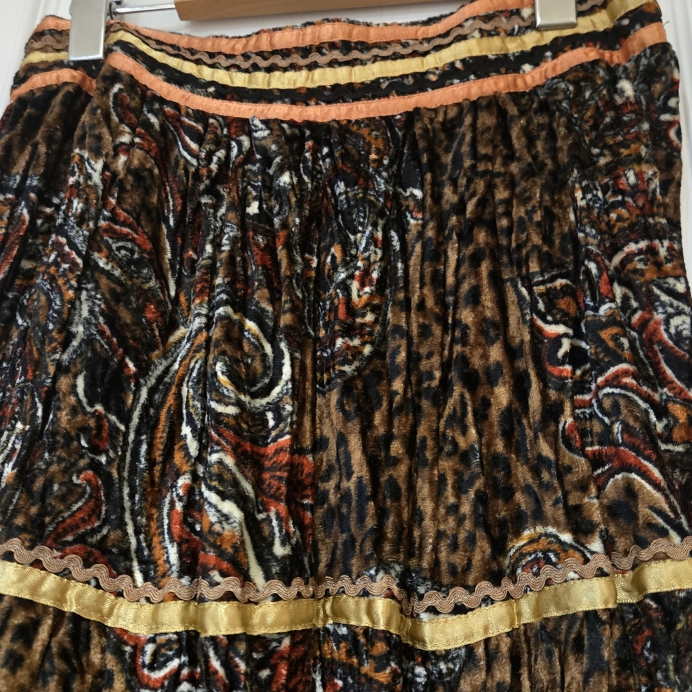 VELOUR SKIRT - Picture 2 of 4